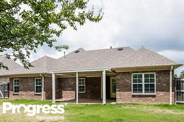 2639 Cherry Tree Dr - Southaven, MS