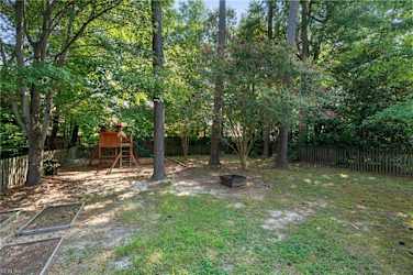 412 Peachtree Ln - Yorktown, VA