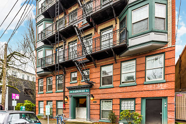 Raintree Chapman Apartments - Portland, OR