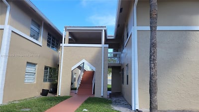 823 Twin Lakes Dr #31-G - Coral Springs, FL