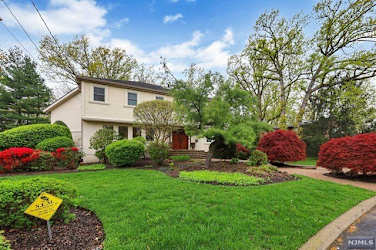 6 Van Wagoner Dr - Englewood Cliffs, NJ