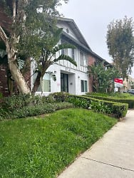 8741 Owensmouth Ave - Los Angeles, CA