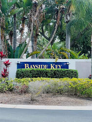 6215 Bayside Key Dr - Tampa, FL