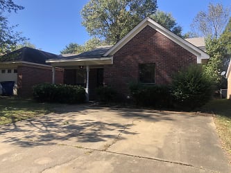 6813 Maury Dr - Olive Branch, MS