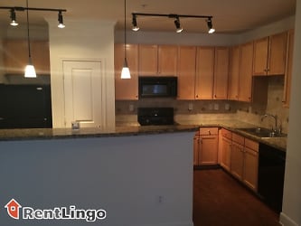 555 W Middlefield Rd - Mountain View, CA