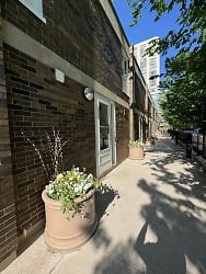 1533 N Sandburg Terrace #0 - Chicago, IL