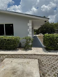 205 NW 17th St #1-2 - Fort Lauderdale, FL