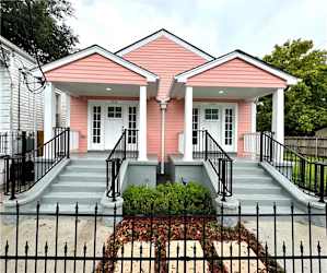 2262 Carondelet St - New Orleans, LA