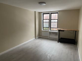 40-26 81st St unit 3F - Queens, NY