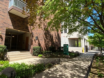 2340 N Commonwealth Ave unit 234-202 - Chicago, IL