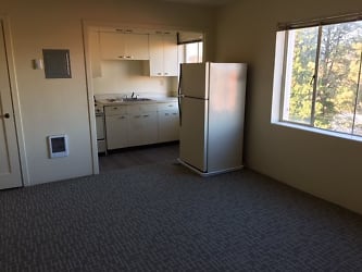 1050 Ferry St unit 606A - Eugene, OR