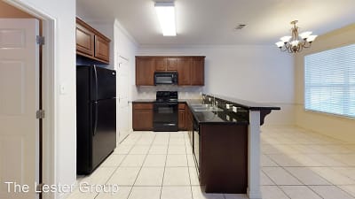 146 Forest Dr. - College Station, TX