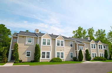 Country Club Manor Apartments - Williamsville, NY