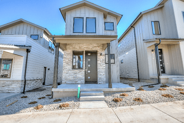 819 Cherokee Dr - Fort Collins, CO