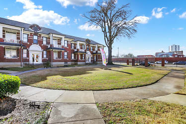 Broadmoor Apartments - Memphis, TN