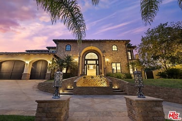4349 Clear Valley Dr - Los Angeles, CA