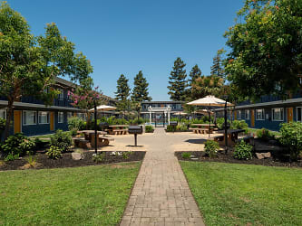 Redwoods Apartments - Hayward, CA