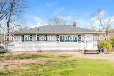 24214 Maria Ln - North Olmsted, OH