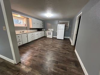 513 Sims St unit 2 - Dickinson, ND
