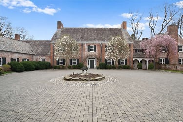 60 Piping Rock Rd - Locust Valley, NY
