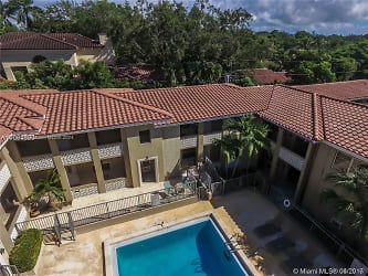 125 Edgewater Dr #7 - Coral Gables, FL