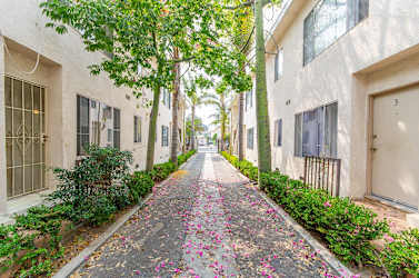 3742-50 Bentley Apartments - Los Angeles, CA