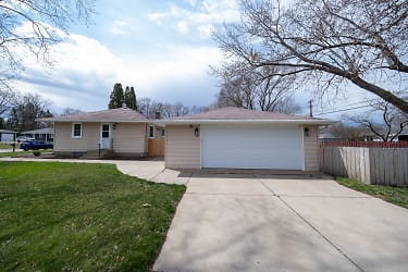 1697 Hillview Rd - Shoreview, MN