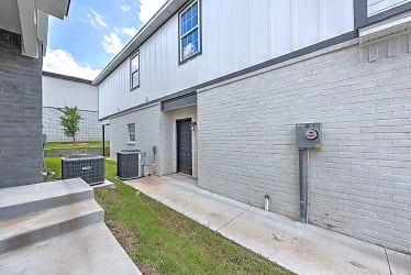 711 S Benchmark Apartments - Fayetteville, AR