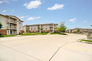 Wingover Apartments - Bloomington, IL
