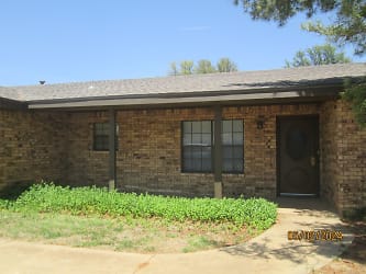 2518 Holliday Dr - Plainview, TX