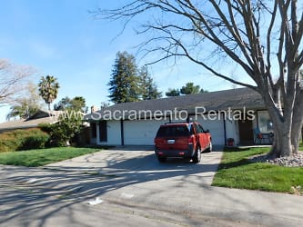 2641 Queenwood Dr - Rancho Cordova, CA