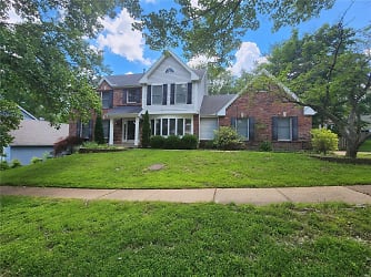 224 W Manor Dr - Chesterfield, MO