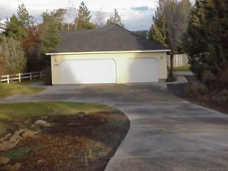 1052 NE Francis Ct - Bend, OR