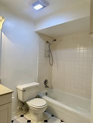 1762 W Highland Ave #204 - Chicago, IL
