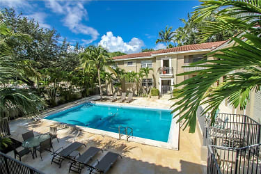125 Edgewater Dr #7 - Coral Gables, FL