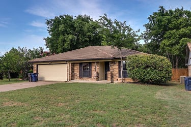 7429 Meadow Creek Dr - Fort Worth, TX