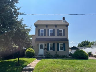 533 Barclay Ave - Morrisville, PA