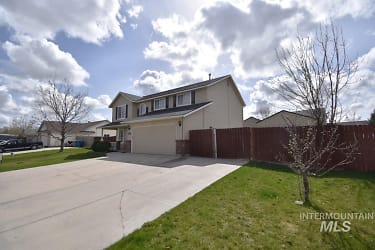 1801 W Camelot Dr - Nampa, ID