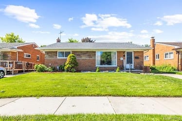 1751 Chaucer Ave - Madison Heights, MI