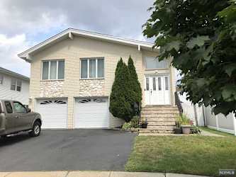 2 Tina Ct #1 - Elmwood Park, NJ