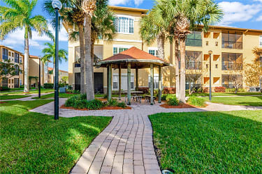 4345 Bayside Village Dr unit 102 - Town N Country, FL