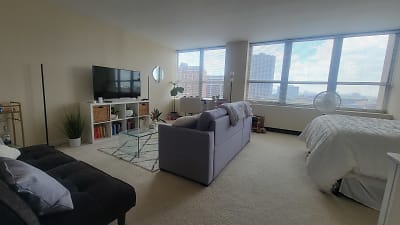655 W Irving Park Rd #1105 - Chicago, IL