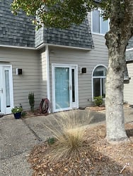 6328 Wrightsville Ave unit B-2 - Wilmington, NC