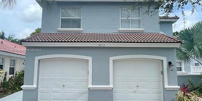 4913 SW 35th Terrace - Fort Lauderdale, FL