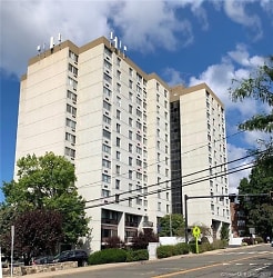 60 Strawberry Hill Ave #817 - Stamford, CT