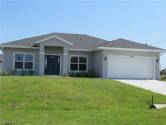 4202 NW 32nd Ln - Cape Coral, FL