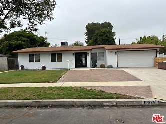 19525 Stagg St - Los Angeles, CA
