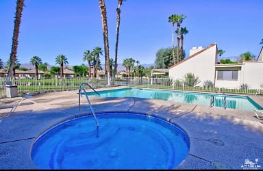 415 Forest Hills Dr - Rancho Mirage, CA