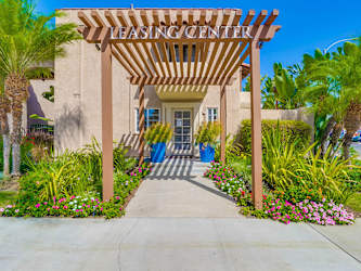 Spring Tree Apartments - Anaheim, CA