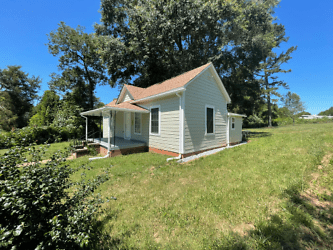 202 New Hope Rd - Rutherfordton, NC
